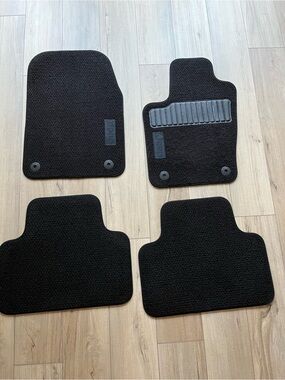 OEM Jeep Grand Cherokee (2016-2021) Black Floor Mat Set 4-Piece